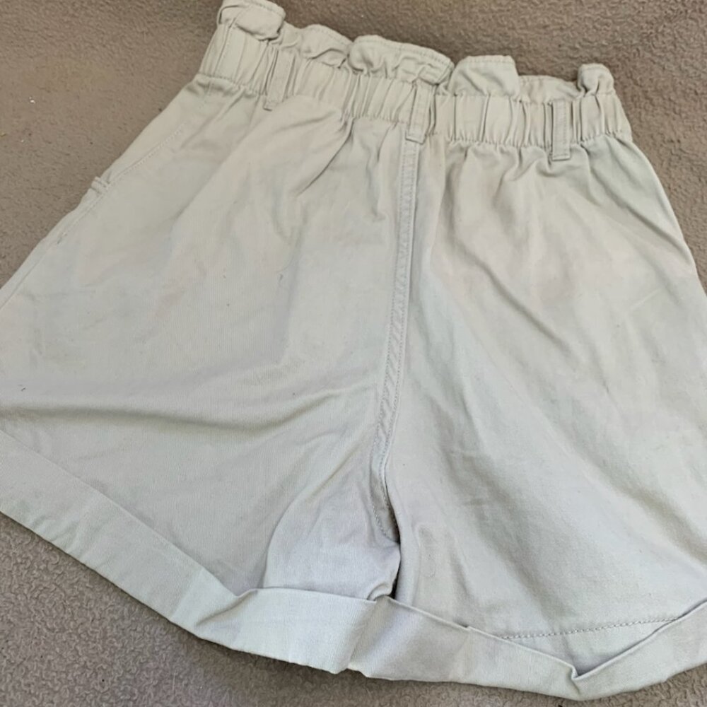 H&M SHORTS - Picture 2 of 2